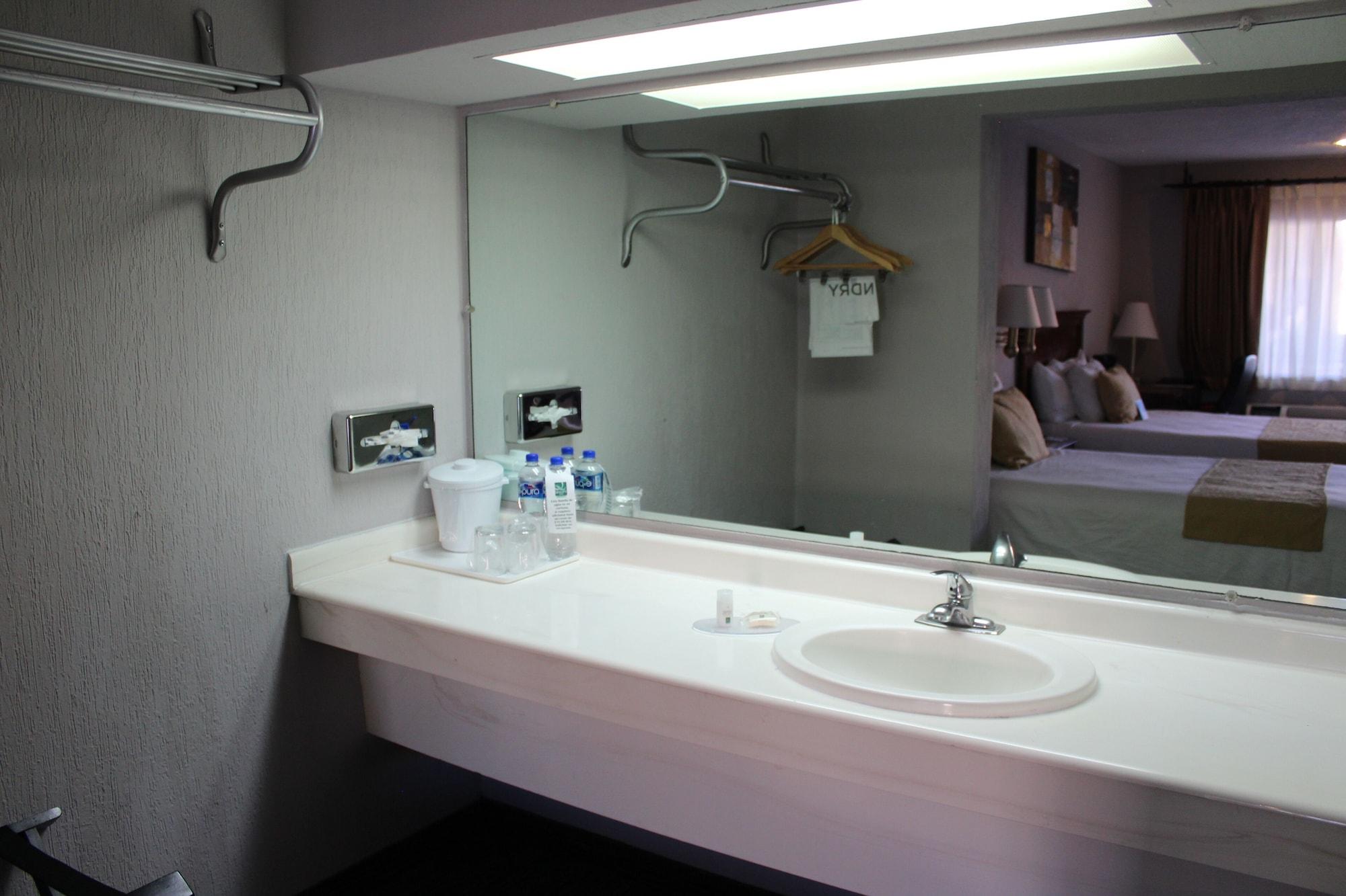 Quality Inn Piedras Negras Dış mekan fotoğraf